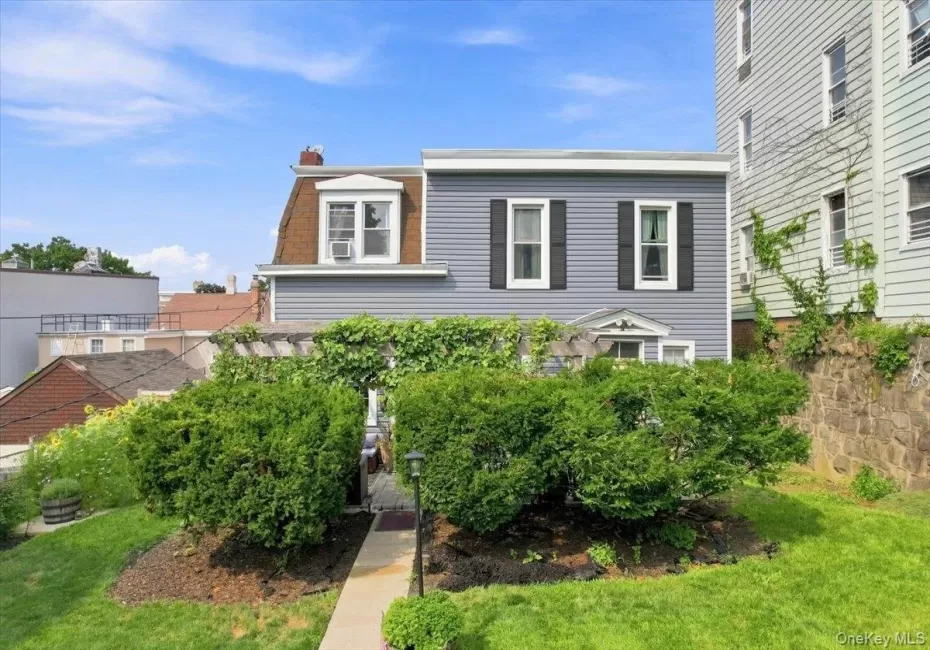 143 Oliver Avenue, Yonkers, NY, 3 Bedrooms Bedrooms, 4 Rooms Rooms,2 BathroomsBathrooms,Residential,For Rent,Oliver,0,1032488 143 Oliver Avenue, Yonkers, NY, 3 Bedrooms Bedrooms, 4 Rooms Rooms,2 BathroomsBathrooms,Residential,For Rent,Oliver,0,1032488