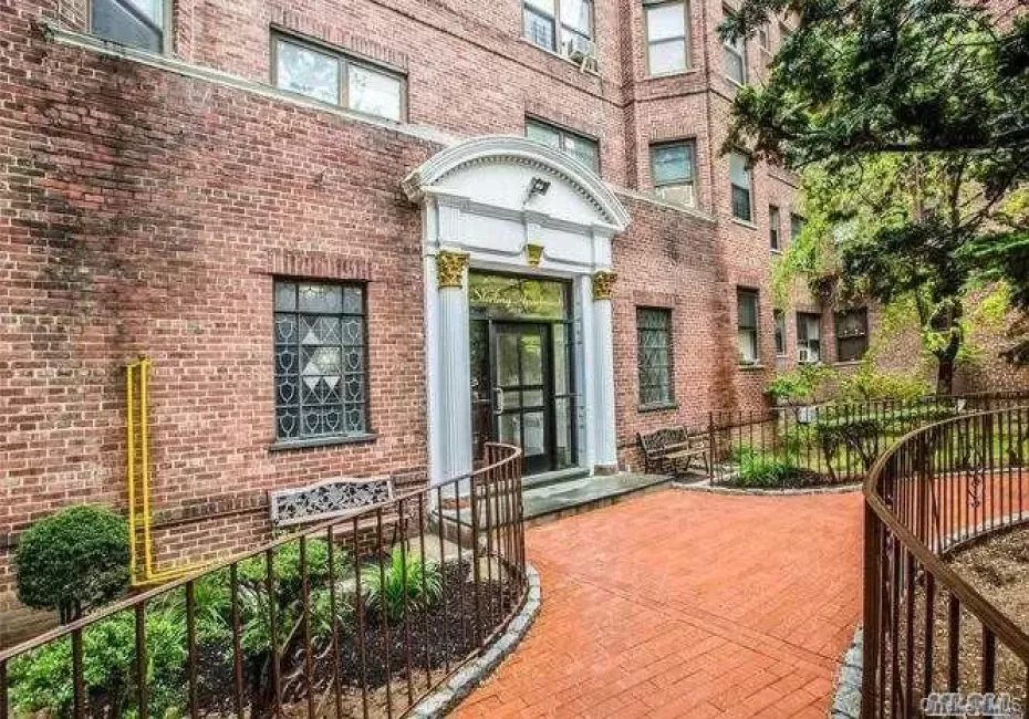 61-41 Saunders Street, New York, NY, 2 Rooms Rooms,1 BathroomBathrooms,Residential,For Rent,Saunders,0,1032514 61-41 Saunders Street, New York, NY, 2 Rooms Rooms,1 BathroomBathrooms,Residential,For Rent,Saunders,0,1032514