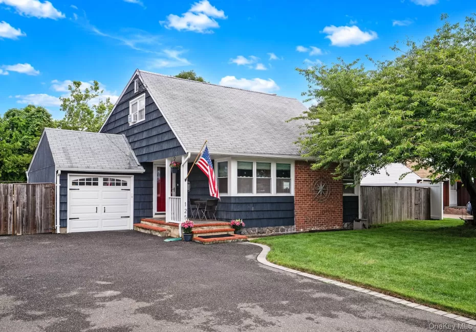 125 Raleigh Lane, Islip, NY, 4 Bedrooms Bedrooms, 7 Rooms Rooms,1 BathroomBathrooms,Residential,For Rent,Raleigh,0,1031074 125 Raleigh Lane, Islip, NY, 4 Bedrooms Bedrooms, 7 Rooms Rooms,1 BathroomBathrooms,Residential,For Rent,Raleigh,0,1031074