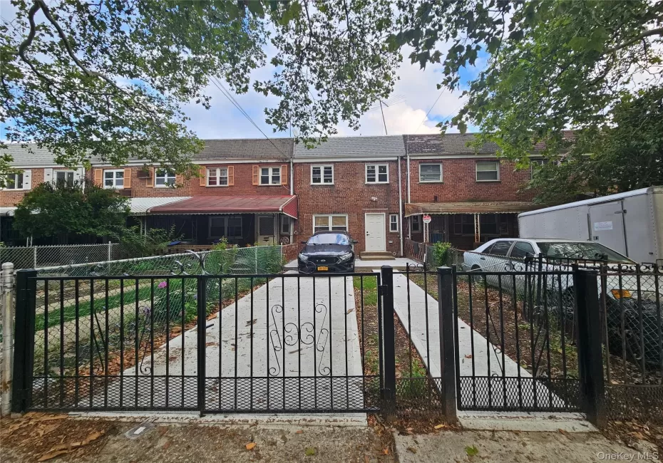 322 Wortman Avenue, New York, NY, 3 Bedrooms Bedrooms, 8 Rooms Rooms,1 BathroomBathrooms,Residential,For Rent,Wortman,0,1032870 322 Wortman Avenue, New York, NY, 3 Bedrooms Bedrooms, 8 Rooms Rooms,1 BathroomBathrooms,Residential,For Rent,Wortman,0,1032870