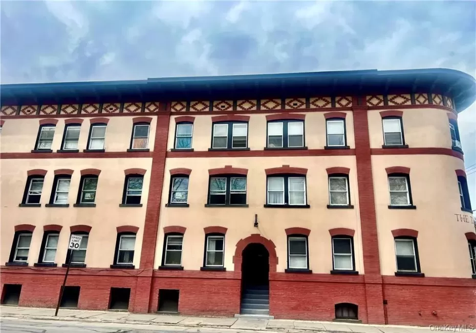 103 Wickham Avenue, Middletown, NY, 3 Bedrooms Bedrooms, 6 Rooms Rooms,1 BathroomBathrooms,Residential Lease,For Rent,Wickham,0,1032135 103 Wickham Avenue, Middletown, NY, 3 Bedrooms Bedrooms, 6 Rooms Rooms,1 BathroomBathrooms,Residential Lease,For Rent,Wickham,0,1032135