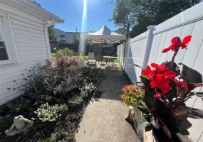 79 Radcliffe Road, Hempstead, NY, 1 Bedroom Bedrooms, 3 Rooms Rooms,1 BathroomBathrooms,Residential Lease,For Rent,Radcliffe,0,1032725 79 Radcliffe Road, Hempstead, NY, 1 Bedroom Bedrooms, 3 Rooms Rooms,1 BathroomBathrooms,Residential Lease,For Rent,Radcliffe,0,1032725