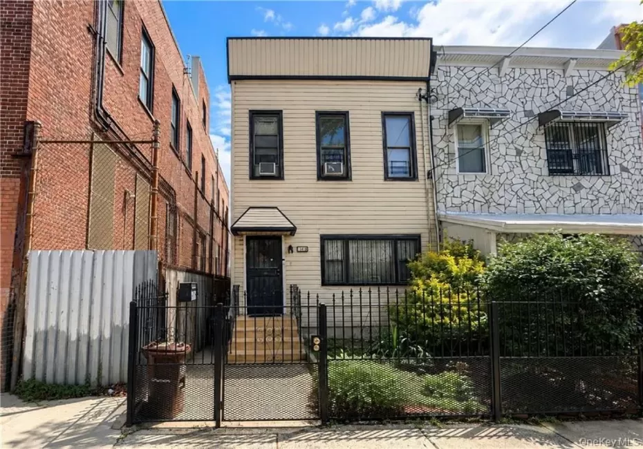 123 Milford Street, New York, NY, 3 Bedrooms Bedrooms, 6 Rooms Rooms,1 BathroomBathrooms,Residential,For Rent,Milford,0,1032959 123 Milford Street, New York, NY, 3 Bedrooms Bedrooms, 6 Rooms Rooms,1 BathroomBathrooms,Residential,For Rent,Milford,0,1032959