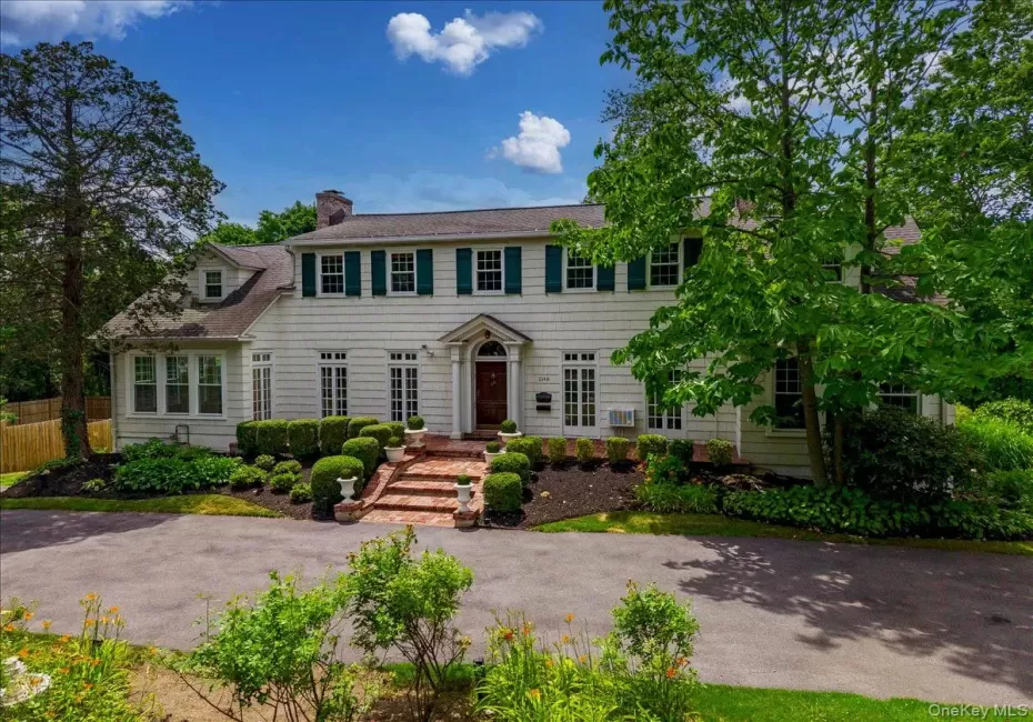 Statley Colonial Statley Colonial