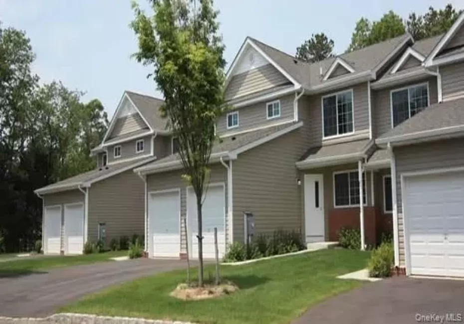 22 Stevens Place, Brookhaven, NY, 3 Bedrooms Bedrooms, 9 Rooms Rooms,3 BathroomsBathrooms,Residential Lease,For Rent,Stevens,0,1033295 22 Stevens Place, Brookhaven, NY, 3 Bedrooms Bedrooms, 9 Rooms Rooms,3 BathroomsBathrooms,Residential Lease,For Rent,Stevens,0,1033295