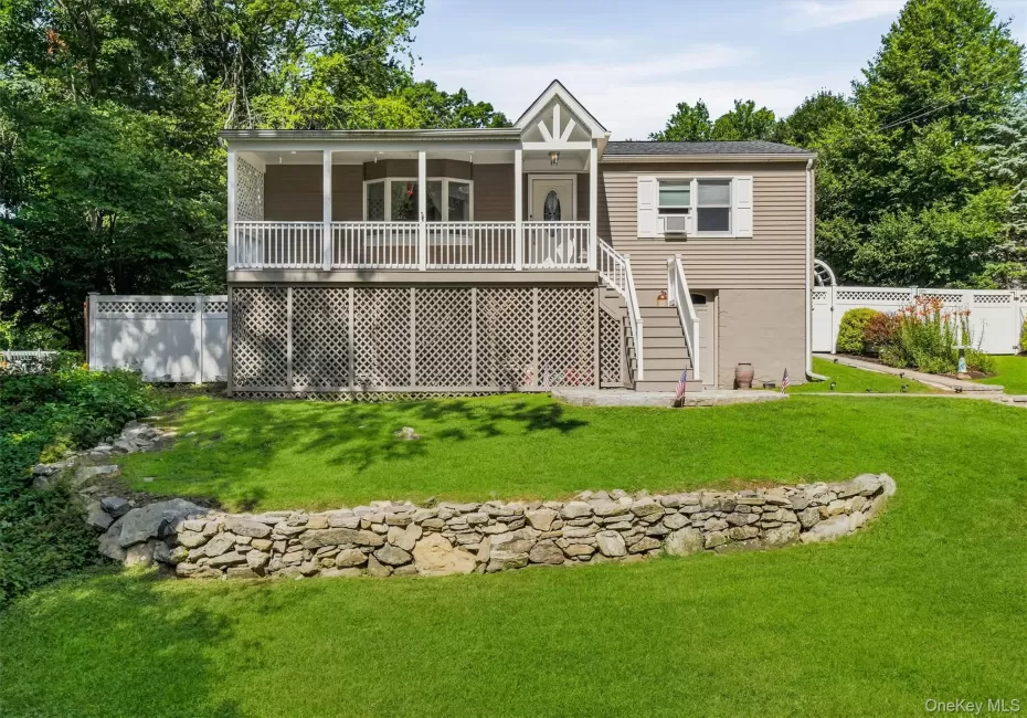 Welcome to 153 Kent Shore Dr! Welcome to 153 Kent Shore Dr!