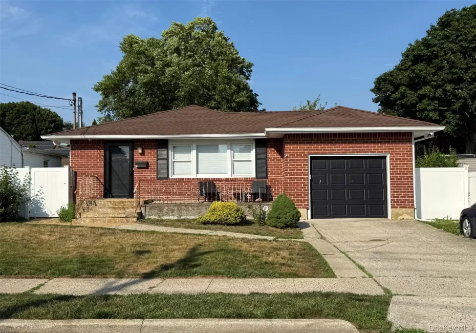 15 Walnut Street, Oyster Bay, NY, 3 Bedrooms Bedrooms, 6 Rooms Rooms,1 BathroomBathrooms,Residential Lease,For Rent,Walnut,0,1029311 15 Walnut Street, Oyster Bay, NY, 3 Bedrooms Bedrooms, 6 Rooms Rooms,1 BathroomBathrooms,Residential Lease,For Rent,Walnut,0,1029311