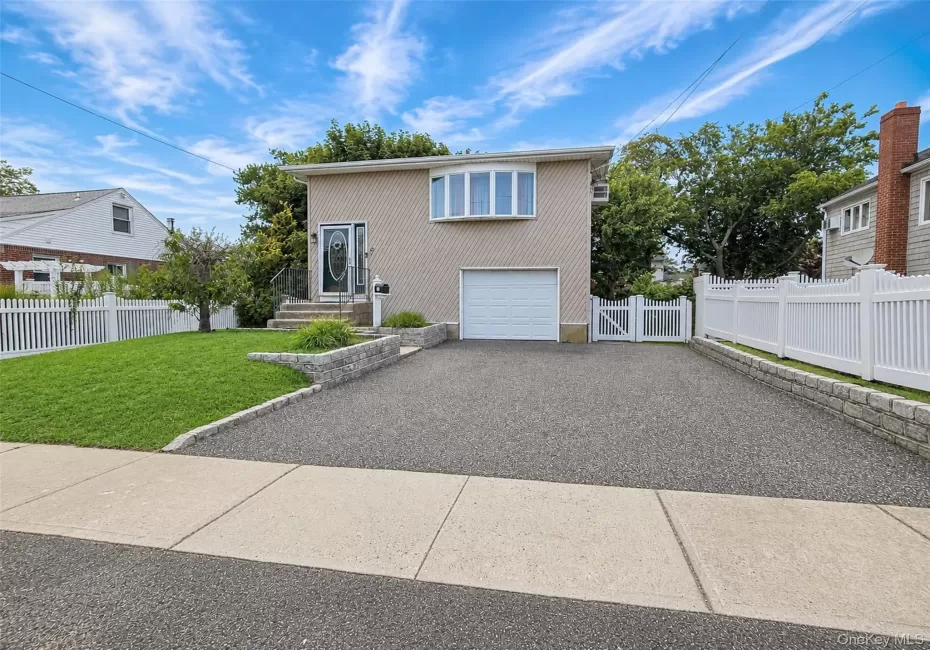 11 Farragut Avenue, Babylon, NY, 4 Bedrooms Bedrooms, 9 Rooms Rooms,2 BathroomsBathrooms,Residential,For Rent,Farragut,0,1032337 11 Farragut Avenue, Babylon, NY, 4 Bedrooms Bedrooms, 9 Rooms Rooms,2 BathroomsBathrooms,Residential,For Rent,Farragut,0,1032337