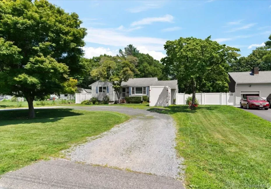 101 Lake Avenue, Smithtown, NY, 3 Bedrooms Bedrooms, 5 Rooms Rooms,2 BathroomsBathrooms,Residential,For Rent,Lake,0,1029446 101 Lake Avenue, Smithtown, NY, 3 Bedrooms Bedrooms, 5 Rooms Rooms,2 BathroomsBathrooms,Residential,For Rent,Lake,0,1029446