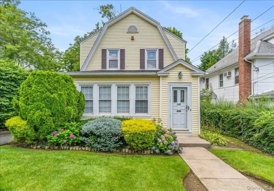 126 Hampshire Road, North Hempstead, NY, 3 Bedrooms Bedrooms, 8 Rooms Rooms,2 BathroomsBathrooms,Residential,For Rent,Hampshire,0,1031662 126 Hampshire Road, North Hempstead, NY, 3 Bedrooms Bedrooms, 8 Rooms Rooms,2 BathroomsBathrooms,Residential,For Rent,Hampshire,0,1031662