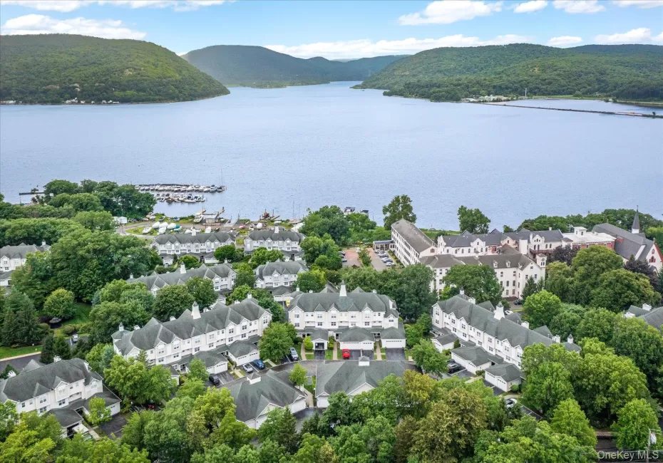 Riverbend offers spectacular views of the Hudson River! Riverbend offers spectacular views of the Hudson River!