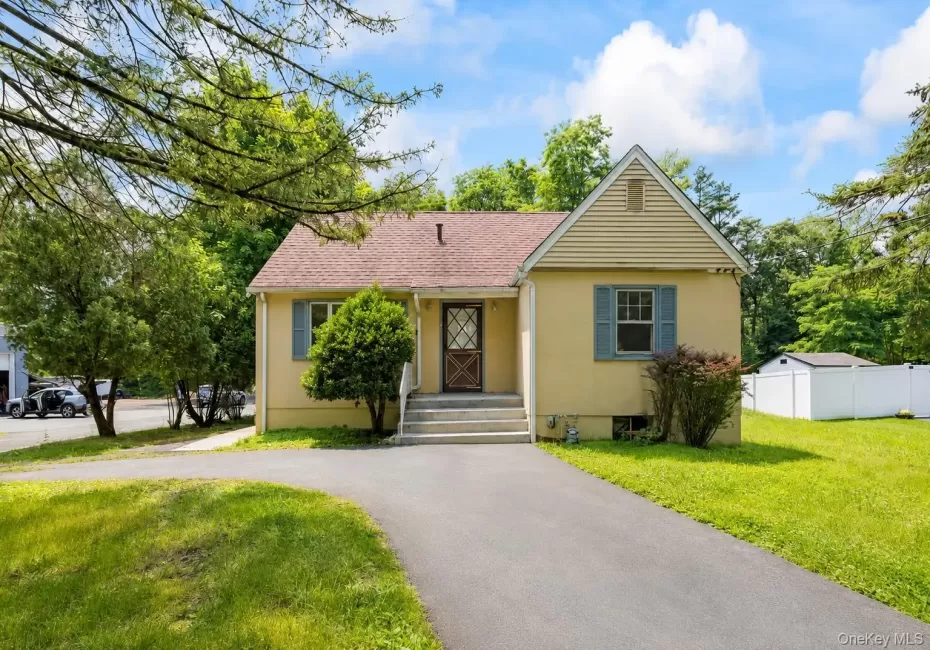 281-283 Old Haverstraw Road, Clarkstown, NY, 3 Bedrooms Bedrooms, 5 Rooms Rooms,2 BathroomsBathrooms,Residential,For Rent,Old Haverstraw,0,1033183 281-283 Old Haverstraw Road, Clarkstown, NY, 3 Bedrooms Bedrooms, 5 Rooms Rooms,2 BathroomsBathrooms,Residential,For Rent,Old Haverstraw,0,1033183