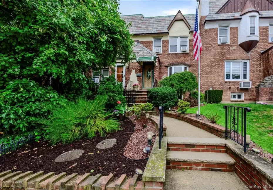 390 Cochran Place, Hempstead, NY, 3 Bedrooms Bedrooms, 6 Rooms Rooms,2 BathroomsBathrooms,Residential,For Rent,Cochran,0,1033146 390 Cochran Place, Hempstead, NY, 3 Bedrooms Bedrooms, 6 Rooms Rooms,2 BathroomsBathrooms,Residential,For Rent,Cochran,0,1033146