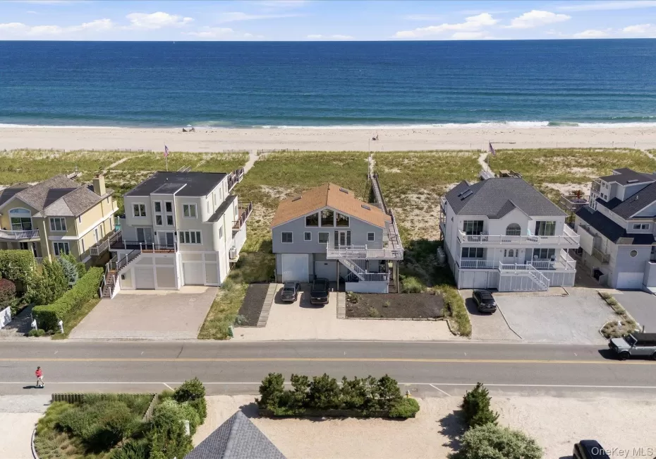 717 Dune Road, Southampton, NY, 3 Bedrooms Bedrooms, 8 Rooms Rooms,2 BathroomsBathrooms,Residential Lease,For Rent,Dune,0,1033391 717 Dune Road, Southampton, NY, 3 Bedrooms Bedrooms, 8 Rooms Rooms,2 BathroomsBathrooms,Residential Lease,For Rent,Dune,0,1033391