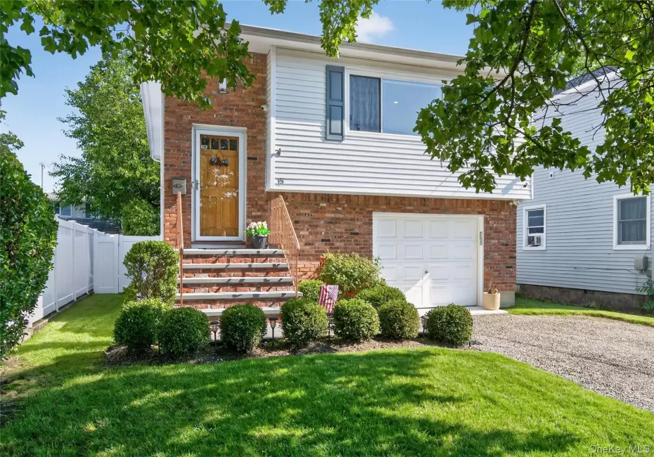 15 1st Avenue, Oyster Bay, NY, 4 Bedrooms Bedrooms, 9 Rooms Rooms,2 BathroomsBathrooms,Residential,For Rent,1st,0,1033307 15 1st Avenue, Oyster Bay, NY, 4 Bedrooms Bedrooms, 9 Rooms Rooms,2 BathroomsBathrooms,Residential,For Rent,1st,0,1033307