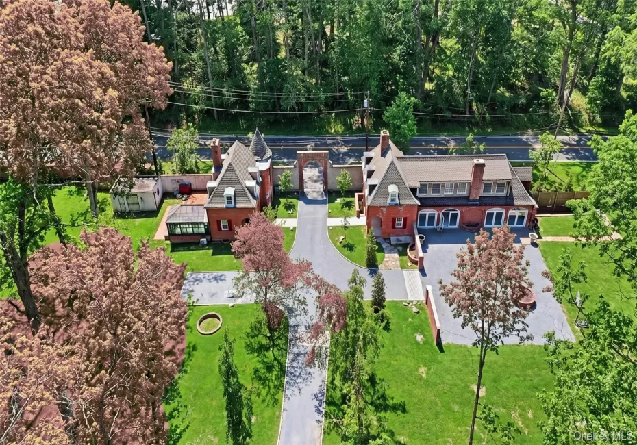 22 Brookville Road, Oyster Bay, NY, 6 Bedrooms Bedrooms, 14 Rooms Rooms,3 BathroomsBathrooms,Residential,For Rent,Brookville,0,979551 22 Brookville Road, Oyster Bay, NY, 6 Bedrooms Bedrooms, 14 Rooms Rooms,3 BathroomsBathrooms,Residential,For Rent,Brookville,0,979551
