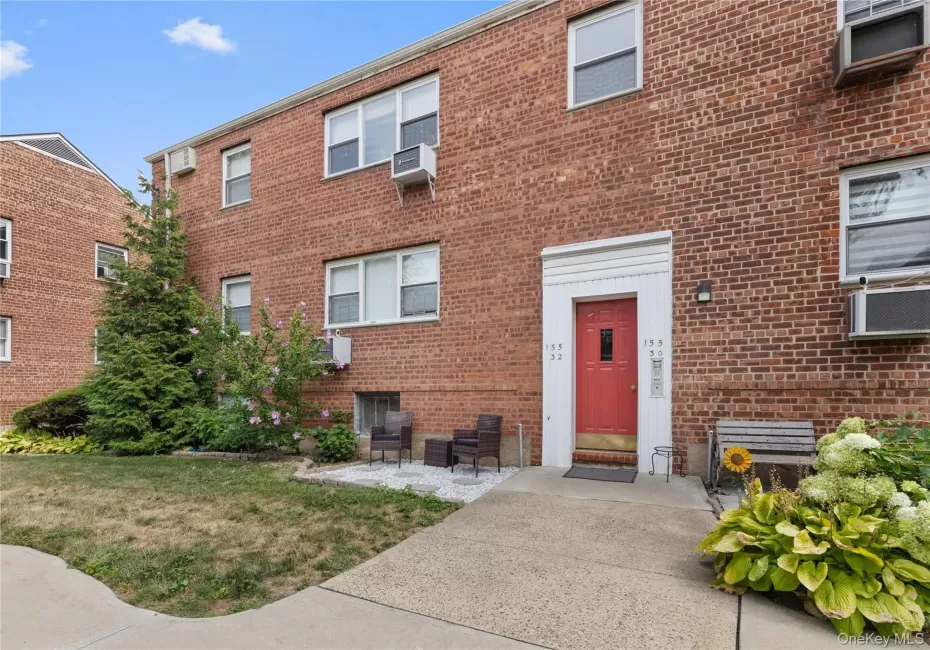 155-32 84th Street, New York, NY, 3 Bedrooms Bedrooms, 6 Rooms Rooms,2 BathroomsBathrooms,Residential,For Rent,84th,0,1032925 155-32 84th Street, New York, NY, 3 Bedrooms Bedrooms, 6 Rooms Rooms,2 BathroomsBathrooms,Residential,For Rent,84th,0,1032925