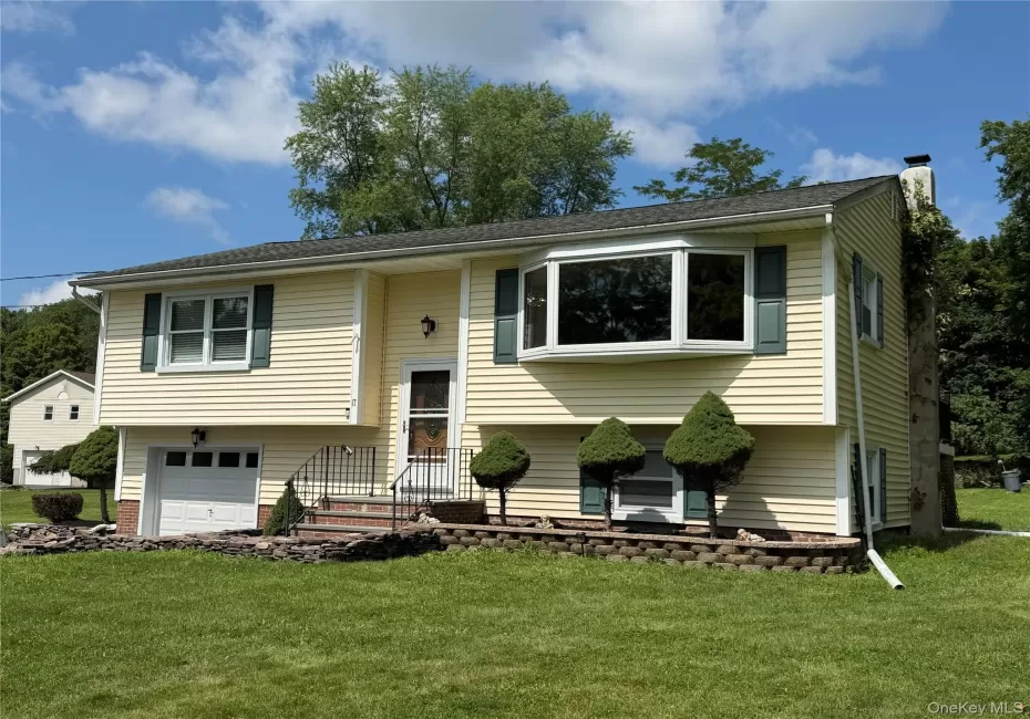 17 Hunter Street, Woodbury, NY, 3 Bedrooms Bedrooms, 8 Rooms Rooms,1 BathroomBathrooms,Residential,For Rent,Hunter,0,1032668 17 Hunter Street, Woodbury, NY, 3 Bedrooms Bedrooms, 8 Rooms Rooms,1 BathroomBathrooms,Residential,For Rent,Hunter,0,1032668