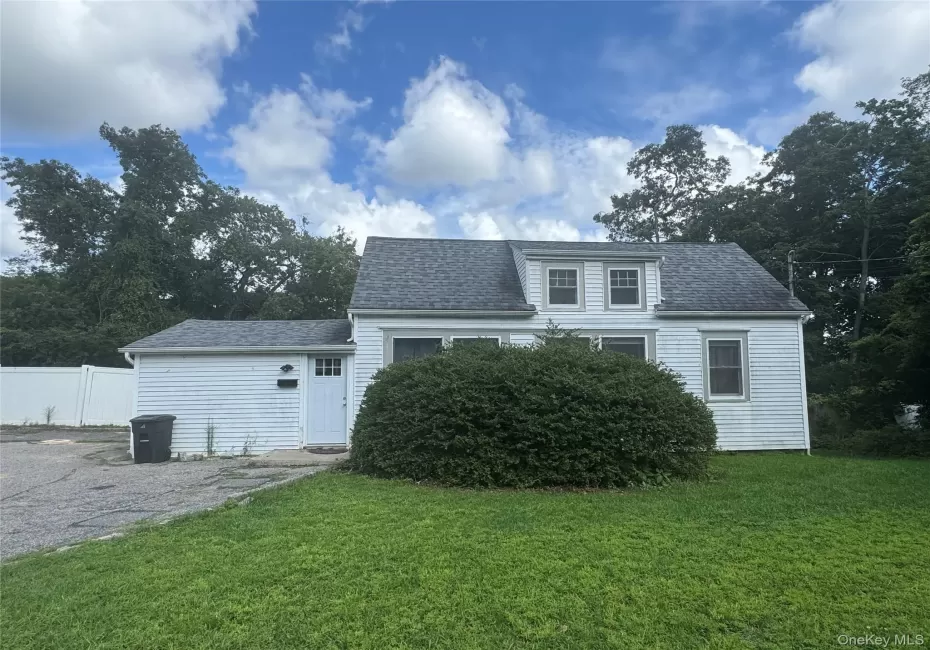 425 Landing Avenue, Smithtown, NY, 4 Bedrooms Bedrooms, 6 Rooms Rooms,2 BathroomsBathrooms,Residential Lease,For Rent,Landing,0,1033868 425 Landing Avenue, Smithtown, NY, 4 Bedrooms Bedrooms, 6 Rooms Rooms,2 BathroomsBathrooms,Residential Lease,For Rent,Landing,0,1033868