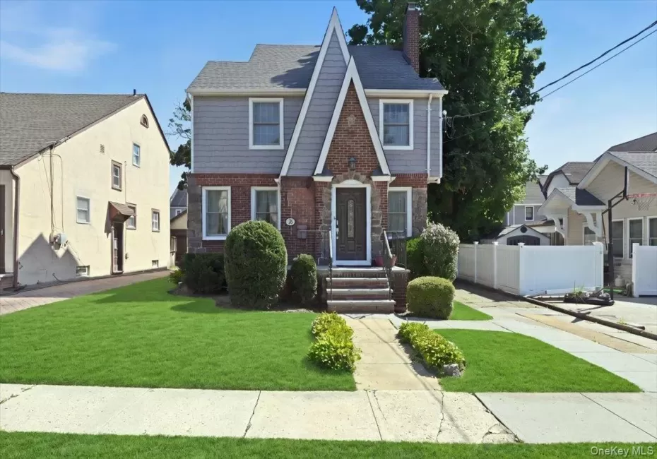 243 Spruce Street, Hempstead, NY, 4 Bedrooms Bedrooms, 8 Rooms Rooms,3 BathroomsBathrooms,Residential,For Rent,Spruce,0,1033796 243 Spruce Street, Hempstead, NY, 4 Bedrooms Bedrooms, 8 Rooms Rooms,3 BathroomsBathrooms,Residential,For Rent,Spruce,0,1033796