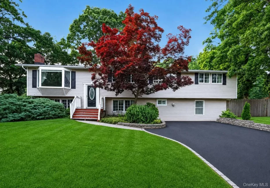 14 Branch Lane, Brookhaven, NY, 6 Bedrooms Bedrooms, 11 Rooms Rooms,4 BathroomsBathrooms,Residential,For Rent,Branch,0,1033815 14 Branch Lane, Brookhaven, NY, 6 Bedrooms Bedrooms, 11 Rooms Rooms,4 BathroomsBathrooms,Residential,For Rent,Branch,0,1033815