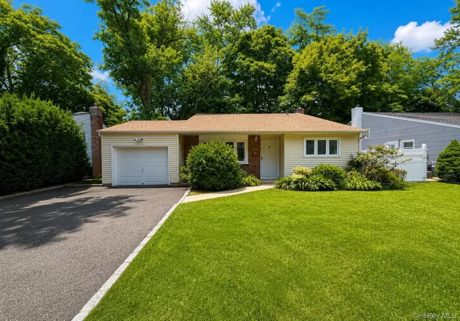 5-A SECOND Road, North Hempstead, NY, 3 Bedrooms Bedrooms, 14 Rooms Rooms,1 BathroomBathrooms,Residential,For Rent,SECOND,0,1032244 5-A SECOND Road, North Hempstead, NY, 3 Bedrooms Bedrooms, 14 Rooms Rooms,1 BathroomBathrooms,Residential,For Rent,SECOND,0,1032244