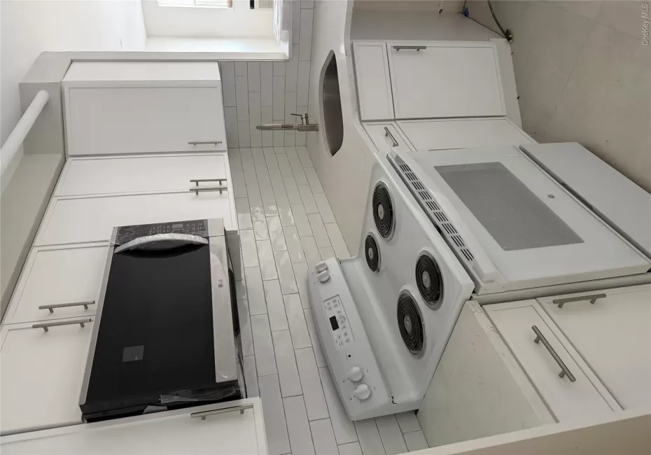 320 Post Avenue, North Hempstead, NY, 1 Bedroom Bedrooms, 3 Rooms Rooms,1 BathroomBathrooms,Residential Lease,For Rent,Post,0,1033883 320 Post Avenue, North Hempstead, NY, 1 Bedroom Bedrooms, 3 Rooms Rooms,1 BathroomBathrooms,Residential Lease,For Rent,Post,0,1033883