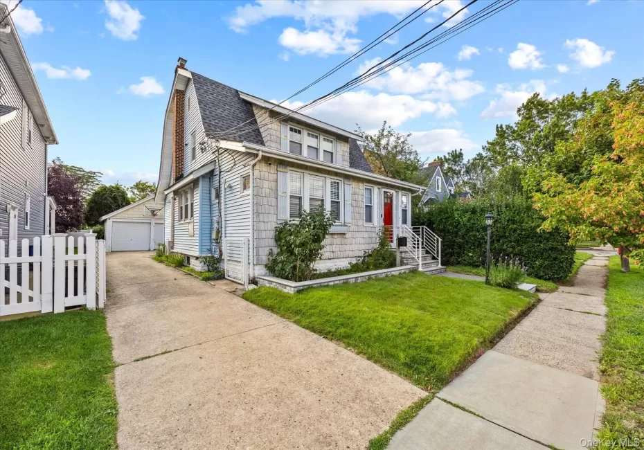 42 Corona Avenue, Hempstead, NY, 4 Bedrooms Bedrooms, 10 Rooms Rooms,2 BathroomsBathrooms,Residential,For Rent,Corona,0,1033875 42 Corona Avenue, Hempstead, NY, 4 Bedrooms Bedrooms, 10 Rooms Rooms,2 BathroomsBathrooms,Residential,For Rent,Corona,0,1033875