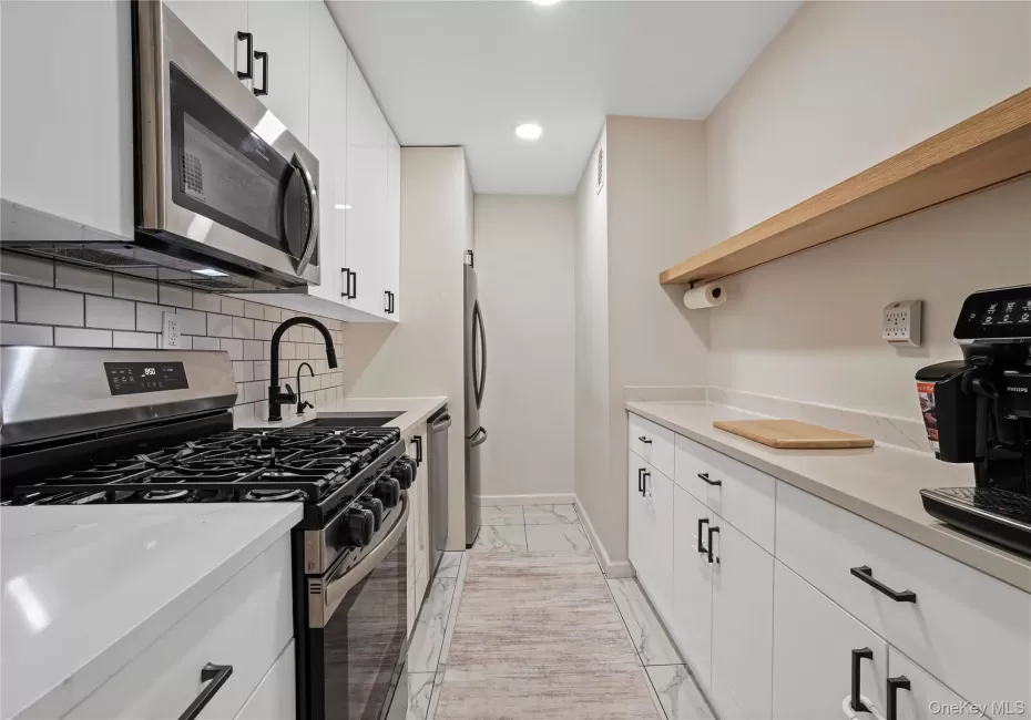 151-25 88th Street, New York, NY, 2 Bedrooms Bedrooms, 4 Rooms Rooms,1 BathroomBathrooms,Residential,For Rent,88th,0,1034053 151-25 88th Street, New York, NY, 2 Bedrooms Bedrooms, 4 Rooms Rooms,1 BathroomBathrooms,Residential,For Rent,88th,0,1034053