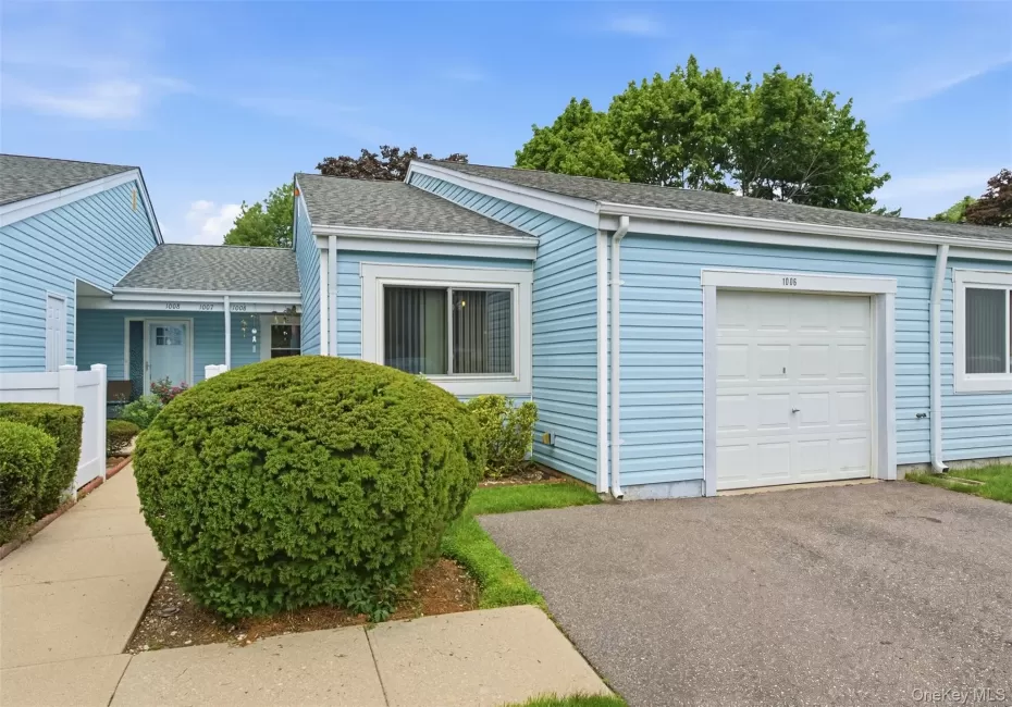 1006 Cabot Path, Smithtown, NY, 1 Bedroom Bedrooms, 4 Rooms Rooms,1 BathroomBathrooms,Residential,For Rent,Cabot,0,1033101 1006 Cabot Path, Smithtown, NY, 1 Bedroom Bedrooms, 4 Rooms Rooms,1 BathroomBathrooms,Residential,For Rent,Cabot,0,1033101