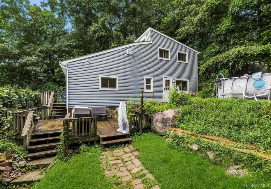Welcome home to 256 Haviland Drive Welcome home to 256 Haviland Drive