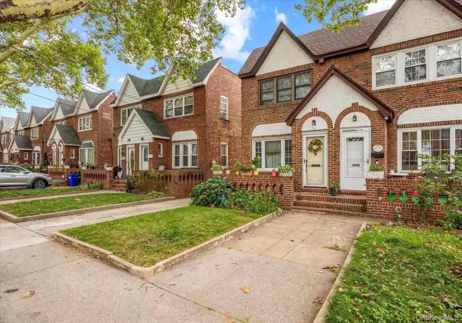 132-33 83rd Street, New York, NY, 3 Bedrooms Bedrooms, 6 Rooms Rooms,1 BathroomBathrooms,Residential,For Rent,83rd,0,1034088 132-33 83rd Street, New York, NY, 3 Bedrooms Bedrooms, 6 Rooms Rooms,1 BathroomBathrooms,Residential,For Rent,83rd,0,1034088