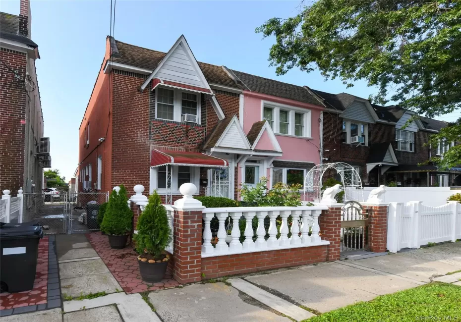 126-12 116th Avenue, New York, NY, 3 Bedrooms Bedrooms, 8 Rooms Rooms,1 BathroomBathrooms,Residential,For Rent,116th,0,1033120 126-12 116th Avenue, New York, NY, 3 Bedrooms Bedrooms, 8 Rooms Rooms,1 BathroomBathrooms,Residential,For Rent,116th,0,1033120
