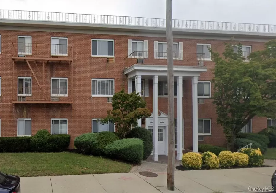 77 Lenox Road, Hempstead, NY, 1 Bedroom Bedrooms, 4 Rooms Rooms,1 BathroomBathrooms,Residential Lease,For Rent,Lenox,0,1034185 77 Lenox Road, Hempstead, NY, 1 Bedroom Bedrooms, 4 Rooms Rooms,1 BathroomBathrooms,Residential Lease,For Rent,Lenox,0,1034185