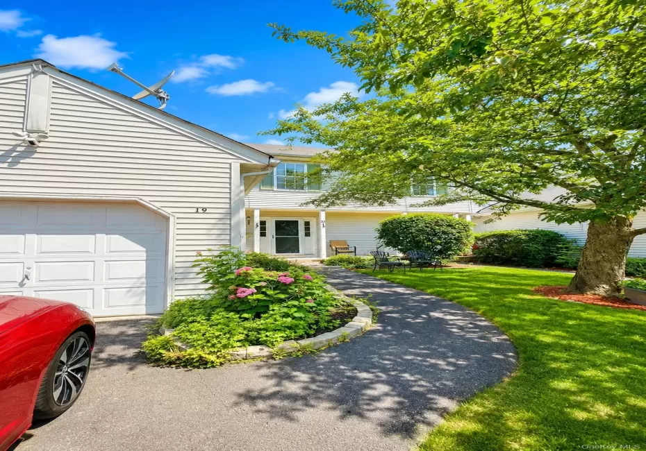 19 Helene Circle, Woodbury, NY, 3 Bedrooms Bedrooms, 8 Rooms Rooms,2 BathroomsBathrooms,Residential,For Rent,Helene,0,1034231 19 Helene Circle, Woodbury, NY, 3 Bedrooms Bedrooms, 8 Rooms Rooms,2 BathroomsBathrooms,Residential,For Rent,Helene,0,1034231