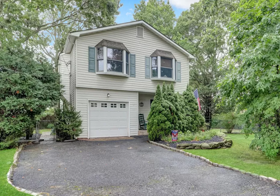 41 Main Avenue, Brookhaven, NY, 3 Bedrooms Bedrooms, 6 Rooms Rooms,2 BathroomsBathrooms,Residential,For Rent,Main,0,1034345 41 Main Avenue, Brookhaven, NY, 3 Bedrooms Bedrooms, 6 Rooms Rooms,2 BathroomsBathrooms,Residential,For Rent,Main,0,1034345
