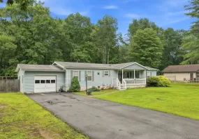 27 Delaware Drive, Deerpark, NY, 3 Bedrooms Bedrooms, 6 Rooms Rooms,2 BathroomsBathrooms,Residential,For Rent,Delaware,0,1024472 27 Delaware Drive, Deerpark, NY, 3 Bedrooms Bedrooms, 6 Rooms Rooms,2 BathroomsBathrooms,Residential,For Rent,Delaware,0,1024472