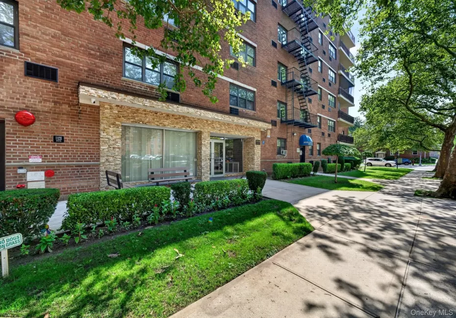 153-25 88th St, New York, NY, 2 Bedrooms Bedrooms, 6 Rooms Rooms,2 BathroomsBathrooms,Residential,For Rent,88th St,0,803332 153-25 88th St, New York, NY, 2 Bedrooms Bedrooms, 6 Rooms Rooms,2 BathroomsBathrooms,Residential,For Rent,88th St,0,803332