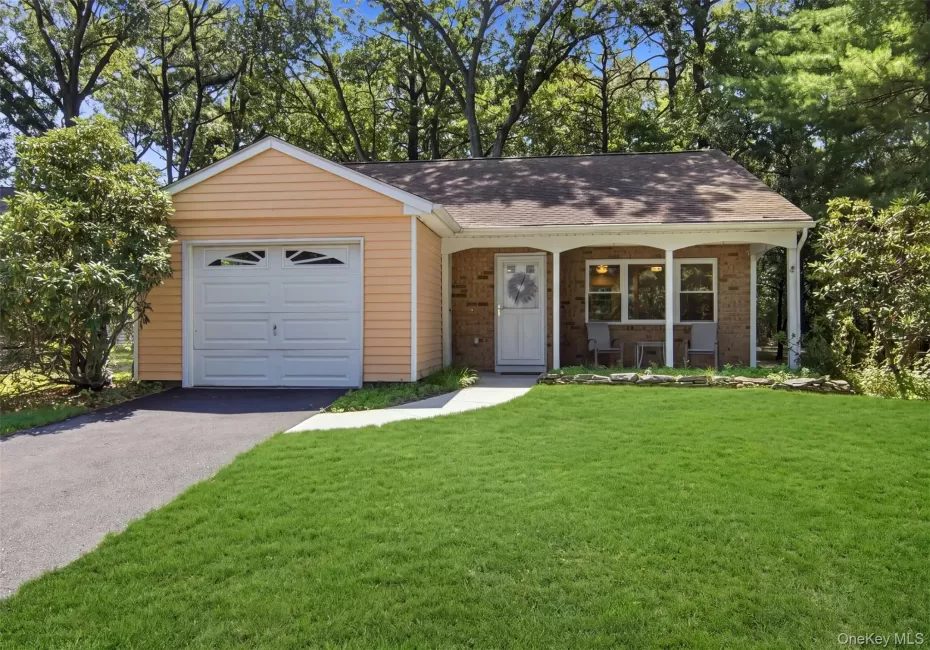 Front exterior Farmingdale Model Front exterior Farmingdale Model