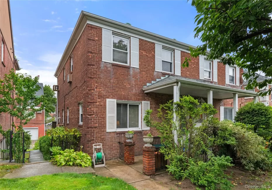 17519 74th Avenue, New York, NY, 3 Bedrooms Bedrooms, 7 Rooms Rooms,2 BathroomsBathrooms,Residential,For Rent,74th,0,1034581 17519 74th Avenue, New York, NY, 3 Bedrooms Bedrooms, 7 Rooms Rooms,2 BathroomsBathrooms,Residential,For Rent,74th,0,1034581