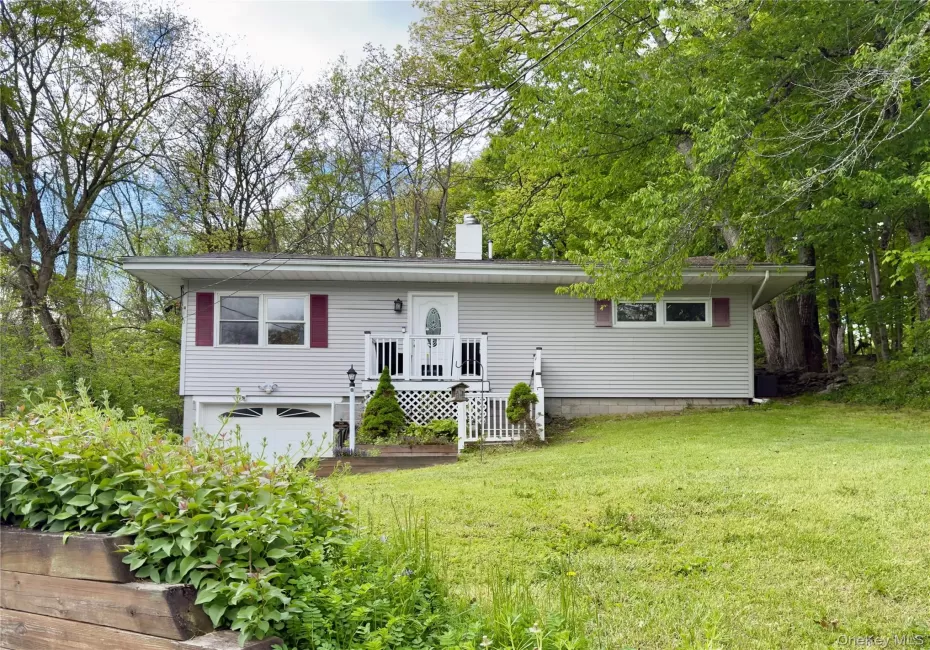 15 Forest Drive, Hyde Park, NY, 2 Bedrooms Bedrooms, 5 Rooms Rooms,1 BathroomBathrooms,Residential,For Rent,Forest,0,1034777 15 Forest Drive, Hyde Park, NY, 2 Bedrooms Bedrooms, 5 Rooms Rooms,1 BathroomBathrooms,Residential,For Rent,Forest,0,1034777
