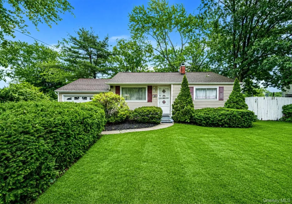 2715 Falcon Avenue, Brookhaven, NY, 3 Bedrooms Bedrooms, 5 Rooms Rooms,1 BathroomBathrooms,Residential,For Rent,Falcon,0,1034794 2715 Falcon Avenue, Brookhaven, NY, 3 Bedrooms Bedrooms, 5 Rooms Rooms,1 BathroomBathrooms,Residential,For Rent,Falcon,0,1034794