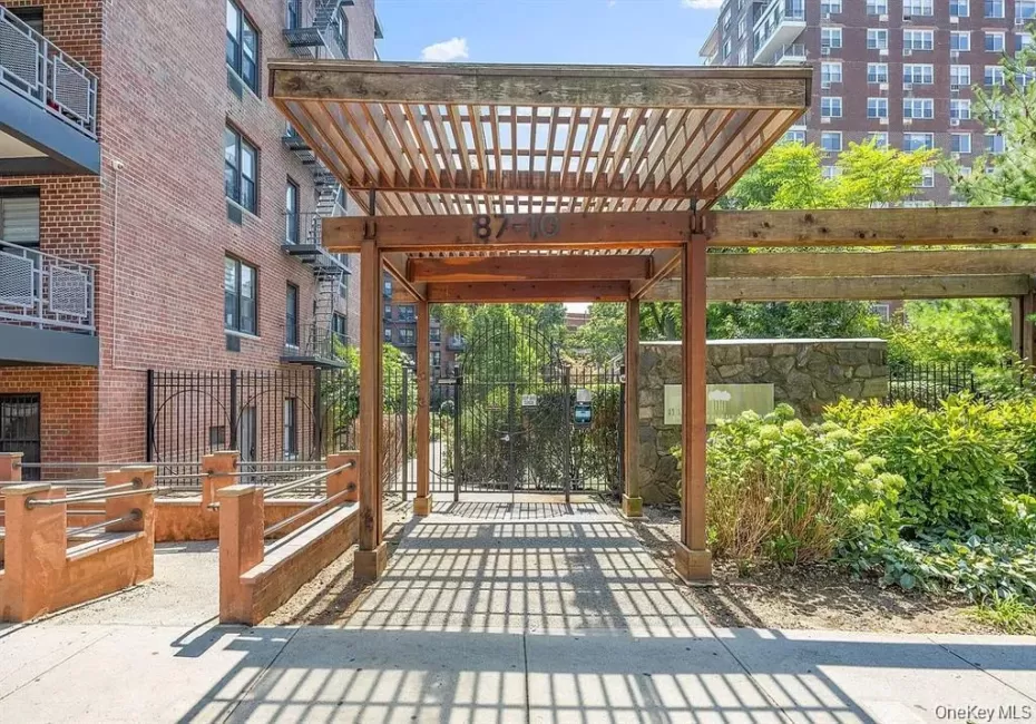 87-10 51 Avenue, New York, NY, 2 Rooms Rooms,1 BathroomBathrooms,Residential,For Rent,51,0,1030426 87-10 51 Avenue, New York, NY, 2 Rooms Rooms,1 BathroomBathrooms,Residential,For Rent,51,0,1030426