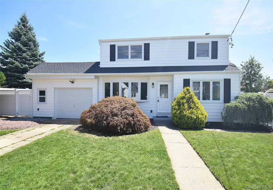 112 Raynor Street, West Babylon, NY, 4 Bedrooms Bedrooms, 8 Rooms Rooms,2 BathroomsBathrooms,Residential,For Rent,Raynor,0,1034844 112 Raynor Street, West Babylon, NY, 4 Bedrooms Bedrooms, 8 Rooms Rooms,2 BathroomsBathrooms,Residential,For Rent,Raynor,0,1034844