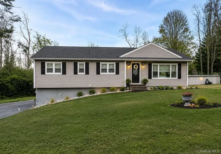 1462 New York Route 17A, Warwick (town), NY, 4 Bedrooms Bedrooms, 8 Rooms Rooms,2 BathroomsBathrooms,Residential,For Rent,New York Route 17A,0,1034514 1462 New York Route 17A, Warwick (town), NY, 4 Bedrooms Bedrooms, 8 Rooms Rooms,2 BathroomsBathrooms,Residential,For Rent,New York Route 17A,0,1034514