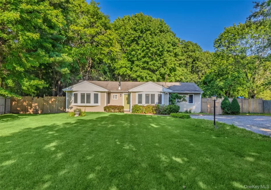 797 Waverly Avenue, Islip, NY, 3 Bedrooms Bedrooms, 6 Rooms Rooms,1 BathroomBathrooms,Residential,For Rent,Waverly,0,1034037 797 Waverly Avenue, Islip, NY, 3 Bedrooms Bedrooms, 6 Rooms Rooms,1 BathroomBathrooms,Residential,For Rent,Waverly,0,1034037