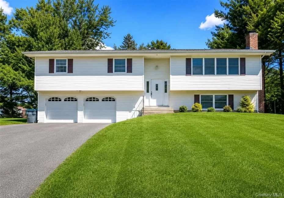 10 Roe Circle, Monroe, NY, 3 Bedrooms Bedrooms, 12 Rooms Rooms,2 BathroomsBathrooms,Residential Lease,For Rent,Roe,0,1034874 10 Roe Circle, Monroe, NY, 3 Bedrooms Bedrooms, 12 Rooms Rooms,2 BathroomsBathrooms,Residential Lease,For Rent,Roe,0,1034874