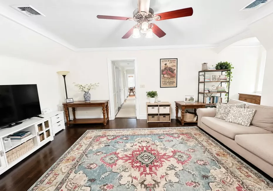 29 Chestnut Avenue, Pelham, NY, 3 Bedrooms Bedrooms, 6 Rooms Rooms,1 BathroomBathrooms,Residential Lease,For Rent,Chestnut,0,1033884 29 Chestnut Avenue, Pelham, NY, 3 Bedrooms Bedrooms, 6 Rooms Rooms,1 BathroomBathrooms,Residential Lease,For Rent,Chestnut,0,1033884