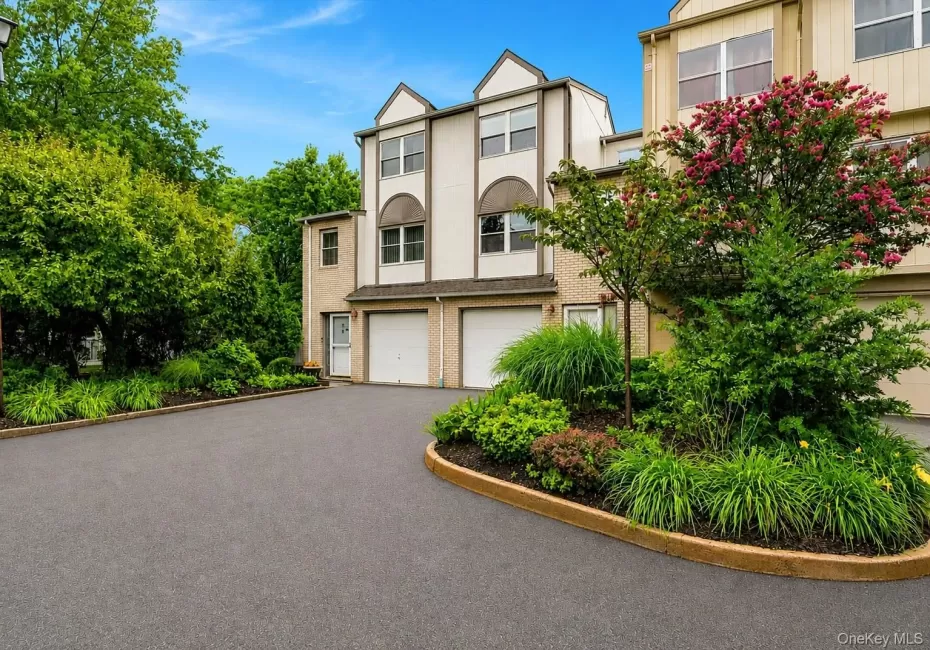 20 Milford Court, Clarkstown, NY, 2 Bedrooms Bedrooms, 6 Rooms Rooms,2 BathroomsBathrooms,Residential,For Rent,Milford,0,1027595 20 Milford Court, Clarkstown, NY, 2 Bedrooms Bedrooms, 6 Rooms Rooms,2 BathroomsBathrooms,Residential,For Rent,Milford,0,1027595