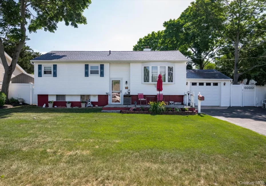 2707 Gull Avenue, Brookhaven, NY, 3 Bedrooms Bedrooms, 9 Rooms Rooms,1 BathroomBathrooms,Residential,For Rent,Gull,0,1034005 2707 Gull Avenue, Brookhaven, NY, 3 Bedrooms Bedrooms, 9 Rooms Rooms,1 BathroomBathrooms,Residential,For Rent,Gull,0,1034005